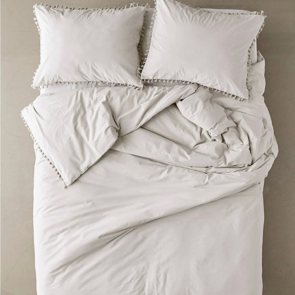 NWOT Urban Outfitters Washed Cotton Tassel Duvet Cover Full/Queen Gray